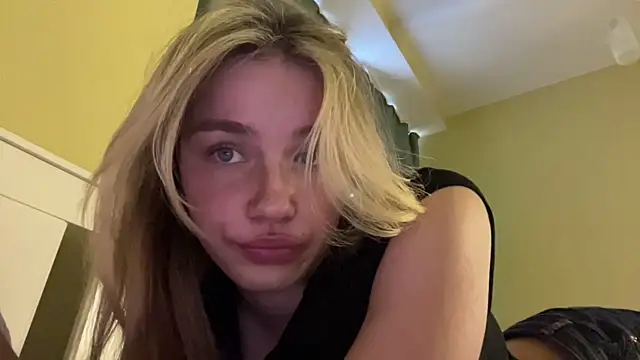 Snapshot of EarthaStinett chatting on April 23, 2026, 12:51 pm EarthaStinett online show from April 23, 2026, 12:51 pm