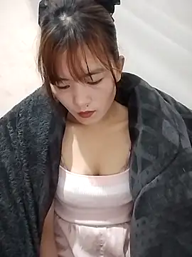 Snapshot of Queen-love45 chatting on February 18, 2026, 4:10 am Queen-love45 online show from February 18, 2026, 4:10 am