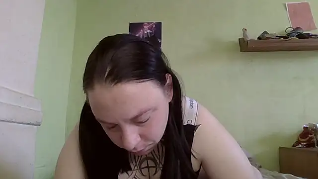 MillaSourety online show from April 5, 2026, 8:21 am