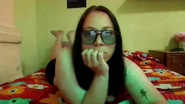 Snapshot of MillaSourety chatting on May 13, 2026, 10:44 am MillaSourety online show from May 13, 2026, 10:44 am
