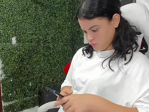 Snapshot of Andrea_girlx chatting on February 17, 2026, 1:52 pm Andrea girlx online show from February 17, 2026, 1:52 pm