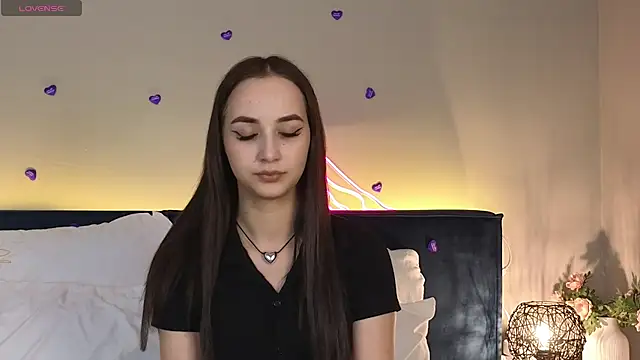 Snapshot of KiraLoo chatting on February 18, 2026, 3:52 pm KiraLoo online show from February 18, 2026, 3:52 pm