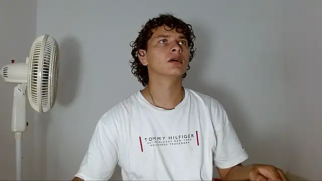 arielnoir6958 online show from March 28, 2026, 9:05 pm