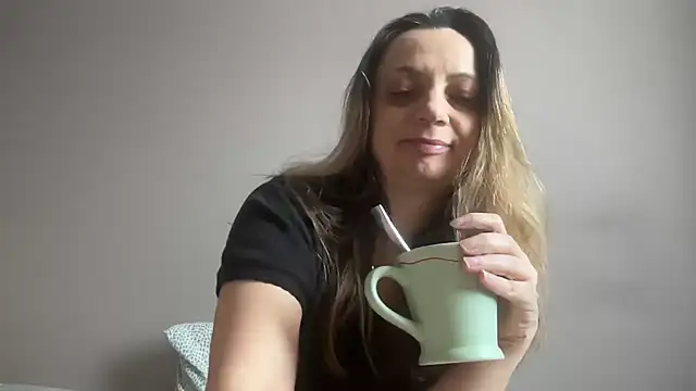 Snapshot of ShyFlameLive chatting on April 26, 2026, 12:46 pm ShyFlameLive online show from April 26, 2026, 12:46 pm