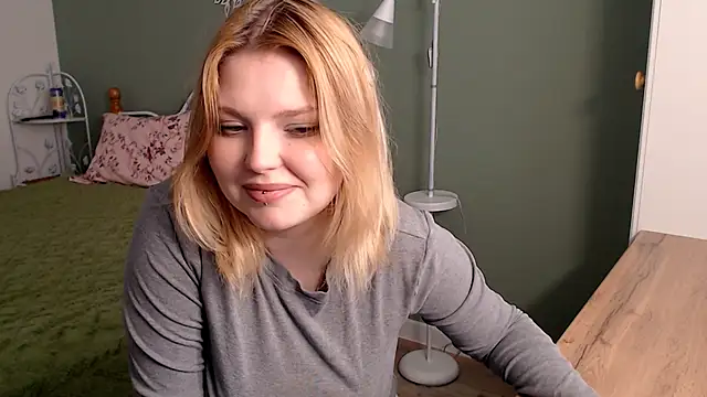 Snapshot of Ophelia_Ritz chatting on June 13, 2026, 6:33 am Ophelia Ritz online show from June 13, 2026, 6:33 am