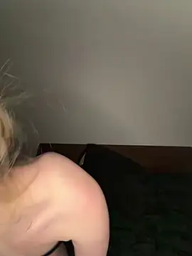 Snapshot of Zoey__08 chatting on March 2, 2026, 9:00 pm Zoey 08 online show from March 2, 2026, 9:00 pm