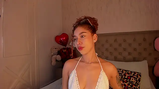 Snapshot of Sienna_brunette chatting on April 25, 2026, 12:08 pm Sienna brunette online show from April 25, 2026, 12:08 pm