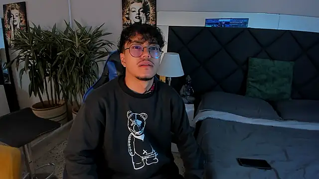 Snapshot of kai_storn chatting on February 21, 2026, 11:34 am kai storn online show from February 21, 2026, 11:34 am