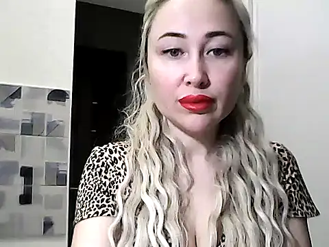 NanaGold2992 online show from February 23, 2026, 4:36 am