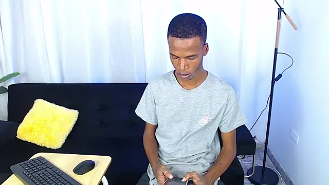 Snapshot of gusy_18 chatting on March 2, 2026, 8:27 pm gusy 18 online show from March 2, 2026, 8:27 pm