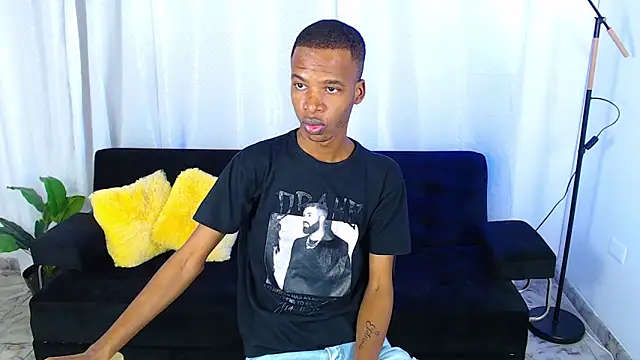 Snapshot of gusy_18 chatting on February 4, 2026, 8:26 pm gusy 18 online show from February 4, 2026, 8:26 pm