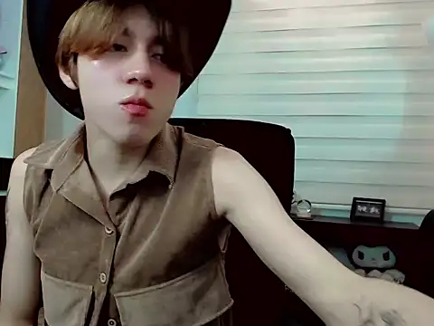 duvisex19 online show from March 17, 2026, 3:09 am