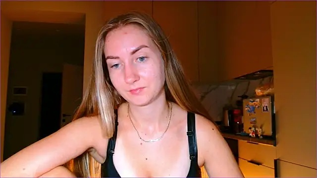 Snapshot of BluueSilk chatting on November 17, 2025, 7:45 am BluueSilk online show from November 17, 2025, 7:45 am