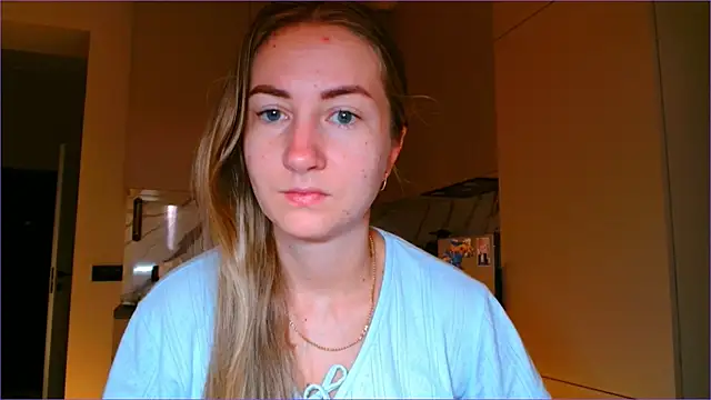 Snapshot of BluueSilk chatting on November 18, 2025, 6:17 am BluueSilk online show from November 18, 2025, 6:17 am