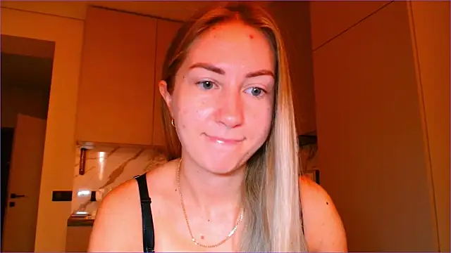 Snapshot of BluueSilk chatting on November 19, 2025, 6:02 am BluueSilk online show from November 19, 2025, 6:02 am