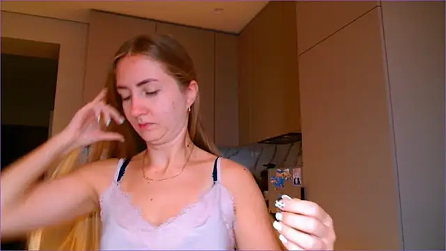 Snapshot of BluueSilk chatting on November 10, 2025, 6:40 am BluueSilk online show from November 10, 2025, 6:40 am