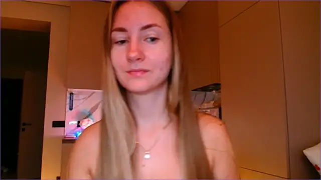 Snapshot of BluueSilk chatting on December 2, 2025, 6:15 am BluueSilk online show from December 2, 2025, 6:15 am