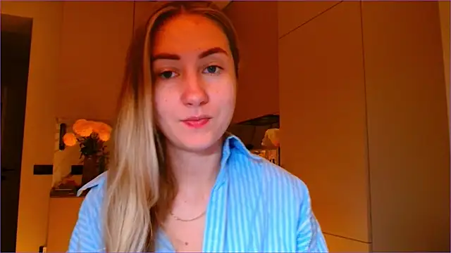 Snapshot of BluueSilk chatting on November 13, 2025, 6:06 am BluueSilk online show from November 13, 2025, 6:06 am