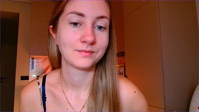 Snapshot of BluueSilk chatting on December 4, 2025, 6:56 am BluueSilk online show from December 4, 2025, 6:56 am