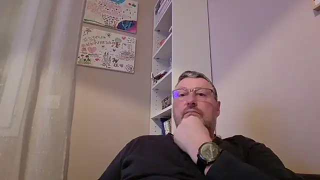 doudou310 online show from March 31, 2026, 4:14 am