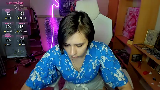 Snapshot of Scarlet_Sirenn chatting on February 15, 2026, 8:24 am Scarlet Sirenn online show from February 15, 2026, 8:24 am