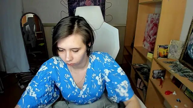 Snapshot of Scarlet_Sirenn chatting on February 14, 2026, 9:09 am Scarlet Sirenn online show from February 14, 2026, 9:09 am