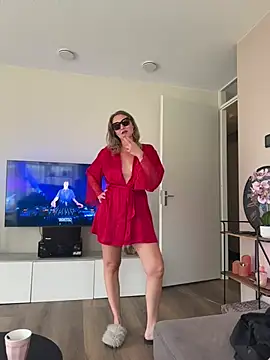 hottogetherNL online show from July 5, 2026, 12:23 pm