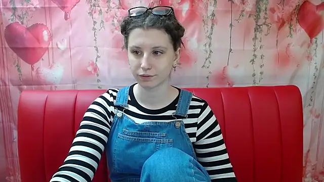 LilianaShine online show from April 7, 2026, 5:09 am