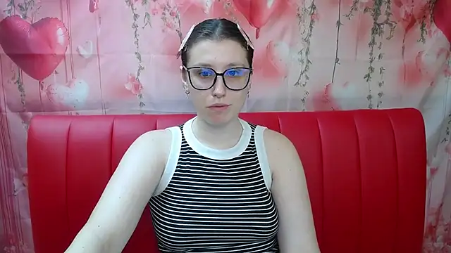 Snapshot of LilianaShine chatting on May 26, 2026, 5:16 am LilianaShine online show from May 26, 2026, 5:16 am