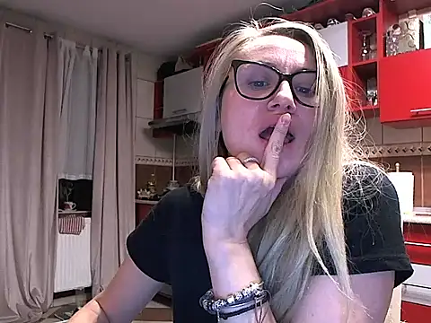 Snapshot of Nataly_Rosy chatting on February 13, 2026, 10:43 pm Nataly Rosy online show from February 13, 2026, 10:43 pm