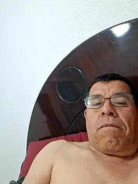 Snapshot of eros3442 chatting on February 6, 2026, 4:30 am eros3442 online show from February 6, 2026, 4:30 am