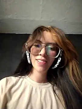 Snapshot of Winniedepootha chatting on February 8, 2026, 7:44 pm Winniedepootha online show from February 8, 2026, 7:44 pm