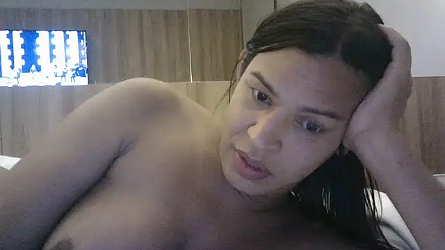 lorraine2036 online show from April 1, 2026, 11:56 pm