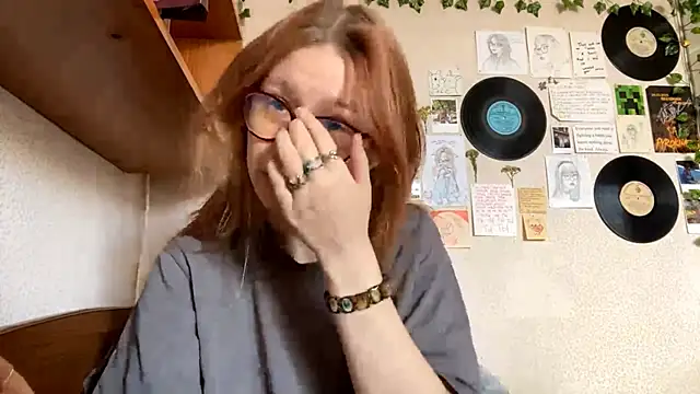 LaureenVielma online show from April 5, 2026, 8:21 am