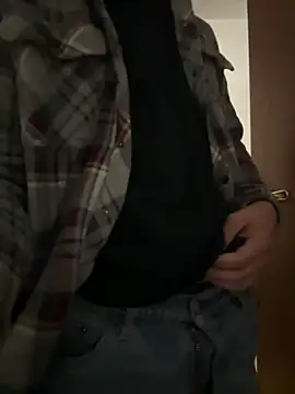 latinocalientehot online show from April 10, 2026, 6:26 pm