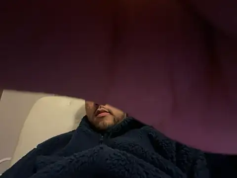 latinocalientehot online show from February 1, 2026, 12:42 am