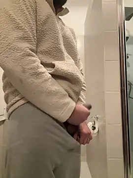 latinocalientehot online show from March 26, 2026, 9:46 pm