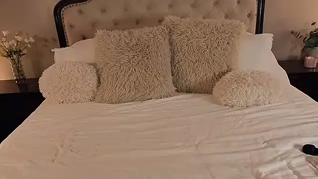 Snapshot of Hot_Wife_Amber chatting on February 11, 2026, 1:27 am Hot Wife Amber online show from February 11, 2026, 1:27 am