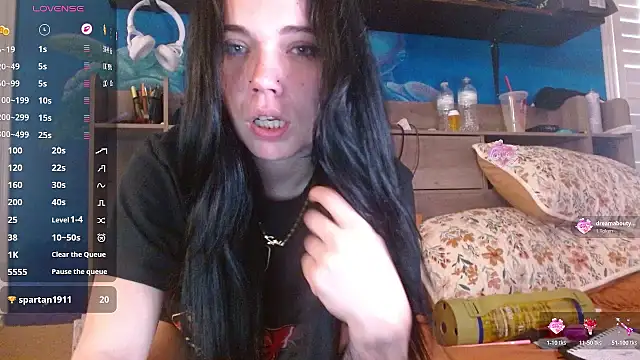 ahungkittykat online show from May 8, 2026, 1:04 pm