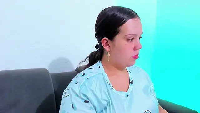 Snapshot of Emely_pregnantt chatting on March 10, 2026, 5:44 am Emely pregnantt online show from March 10, 2026, 5:44 am