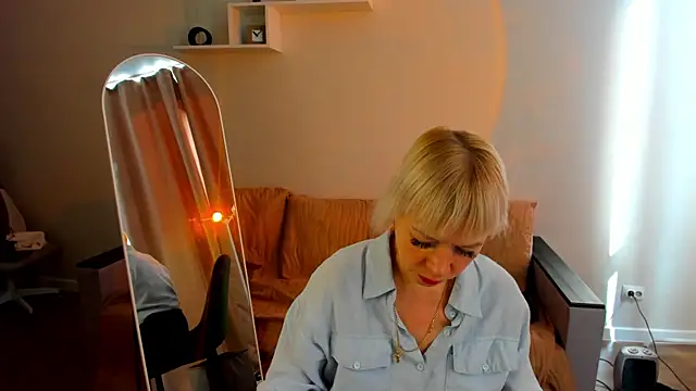 Snapshot of Ann_Annise chatting on May 18, 2026, 4:07 am Ann Annise online show from May 18, 2026, 4:07 am