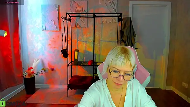 Snapshot of Ann_Annise chatting on April 20, 2026, 7:44 am Ann Annise online show from April 20, 2026, 7:44 am