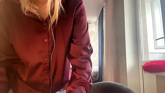 Snapshot of LadyFoxLove chatting on February 20, 2026, 11:45 am LadyFoxLove online show from February 20, 2026, 11:45 am