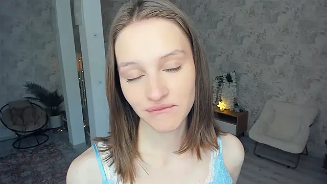 Snapshot of LianneBynon chatting on February 26, 2026, 8:47 am LianneBynon online show from February 26, 2026, 8:47 am