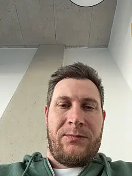 LubasOriginMen online show from April 30, 2026, 10:22 am