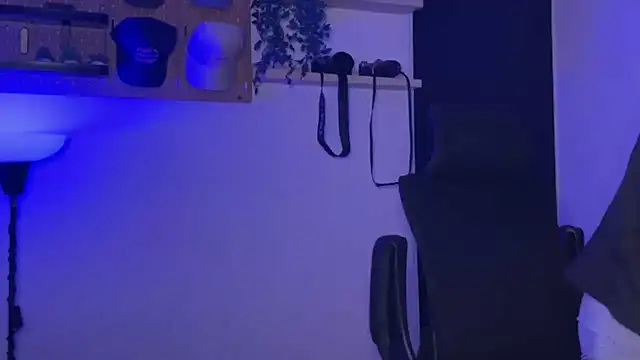 SamDornan51 online show from April 14, 2026, 2:49 am