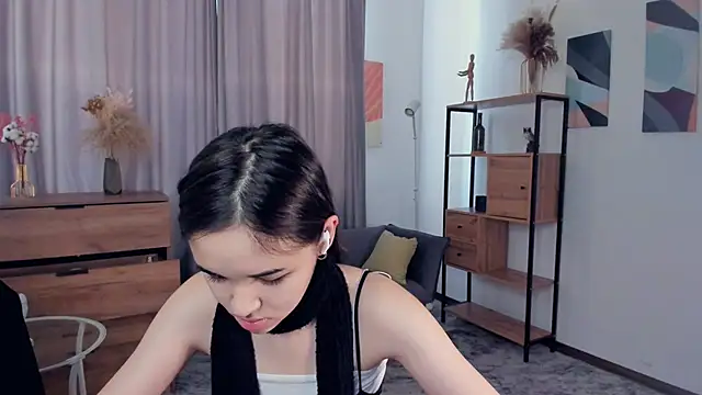 AvantgardAlone online show from February 4, 2026, 8:09 am