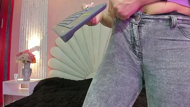 Snapshot of Kateemos chatting on February 12, 2026, 1:44 pm Kateemos online show from February 12, 2026, 1:44 pm