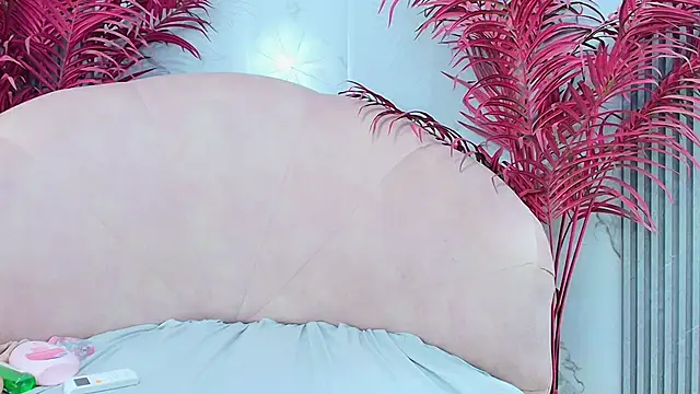 Snapshot of EmmaLebrun chatting on February 20, 2026, 11:56 am EmmaLebrun online show from February 20, 2026, 11:56 am