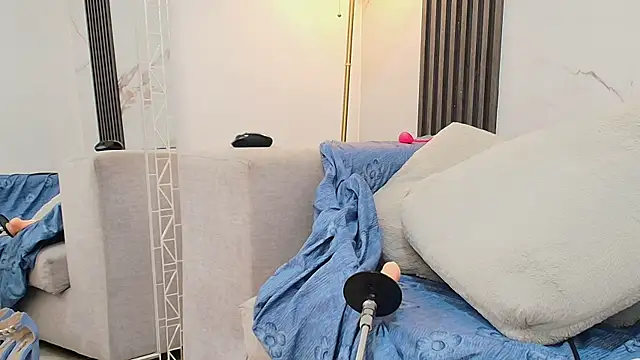 Snapshot of EmmaLebrun chatting on February 12, 2026, 3:56 pm EmmaLebrun online show from February 12, 2026, 3:56 pm